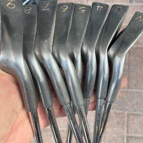 Golf clubs TZIII iron set 8 pc in right handed 
Steel shafts - Picture 2 of 9
